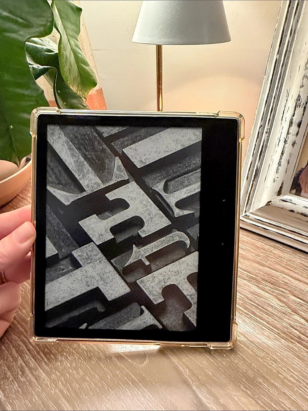 Amazon Kindle Oasis 10th Generation (Oasis 3) Gray & Black